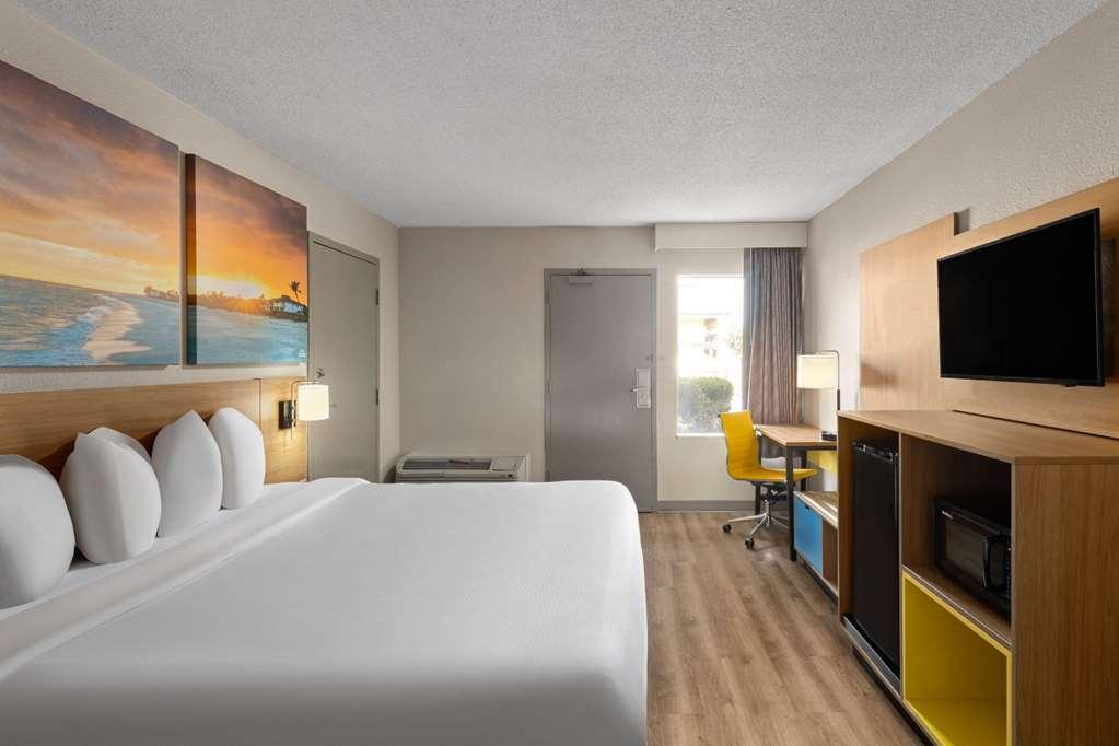 Days Inn By Wyndham Florence Near Civic Center Rom bilde